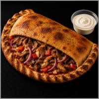 &nbsp;&nbsp;&nbsp;&nbsp;&nbsp;&nbsp;&nbsp;&nbsp;Tomatensaus, mozzarella, shoarma, döner, rode ui, champignons, paprika en een bakje knoflooksaus