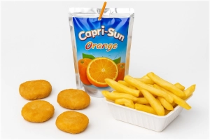 Kinderfrietje, 4 bitterballen of kipnuggets, kinderbakje mayonaise of curry en een capri sun 